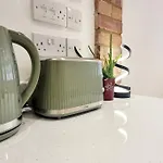 Your London Escape - Cosy Studio W Fast Wi-Fi & Free Onstreet Parking
