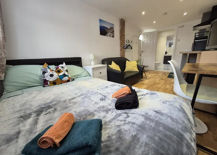 Your London Escape - Cosy Studio W Fast Wi-Fi & Free Onstreet Parking