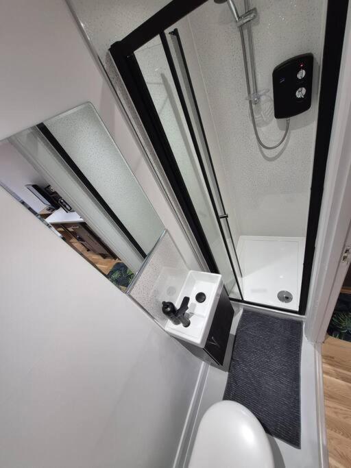 Your Escape - Cosy W Fast Wi-fi & Free Onstreet Parking Apartment London